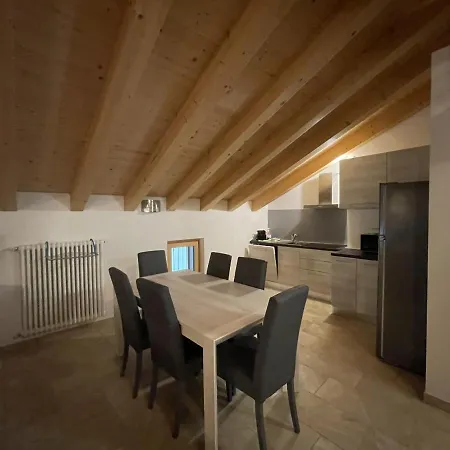061 Bilocale Mansarda, Apartment